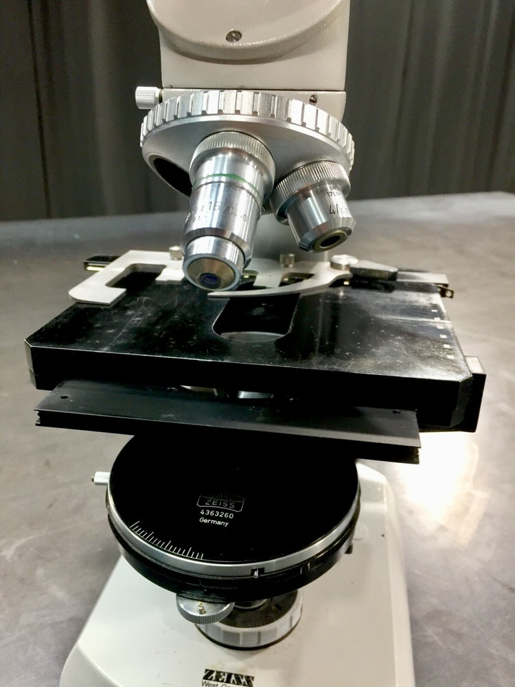 Carl Zeiss Microscope w/ 2 Objectives