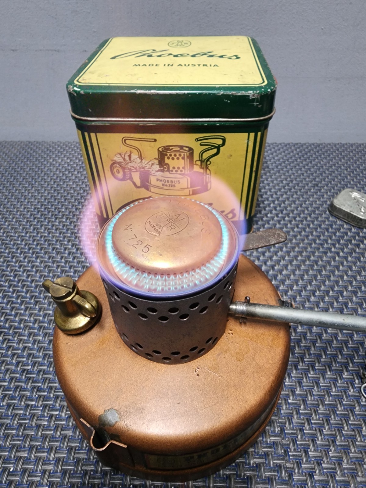 PHOEBUS 725 GASOLINE STOVE. RARE VERSION.