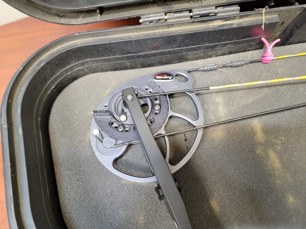 Diamond Archery Edge SB-1 Compound Bow Package 25" 60lb Draw