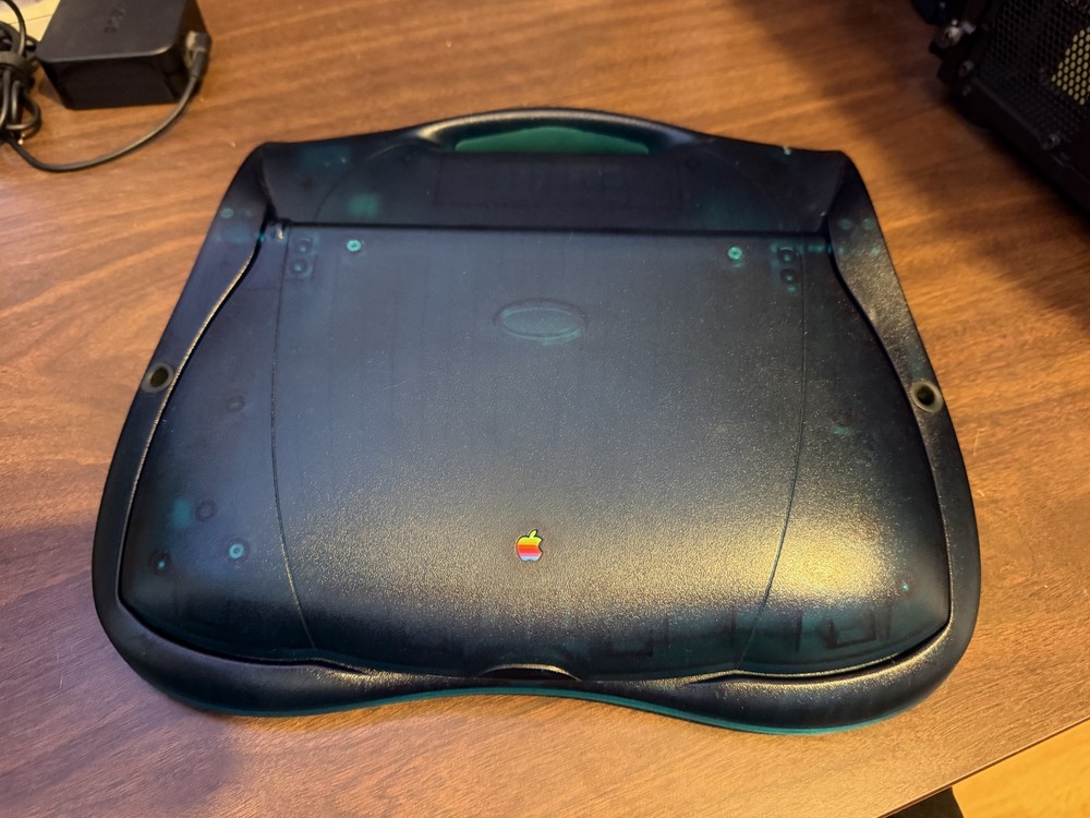 Apple Newton eMate 300 Computer Complete In Box