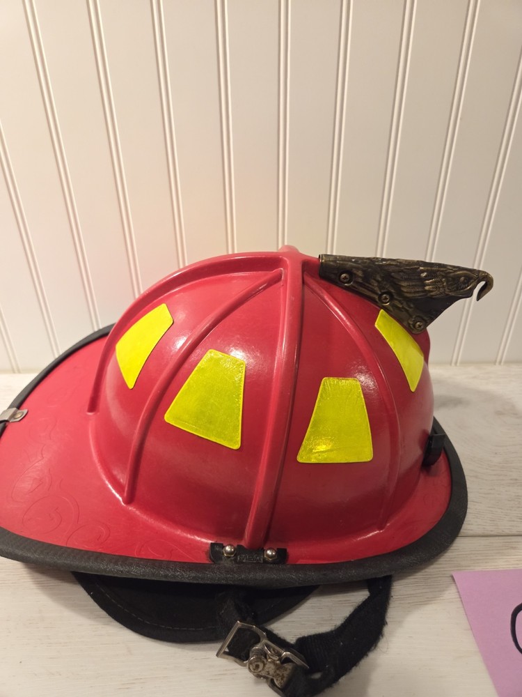 MSA Cairns Firefighter Structure Fire Helmet 1044 Red