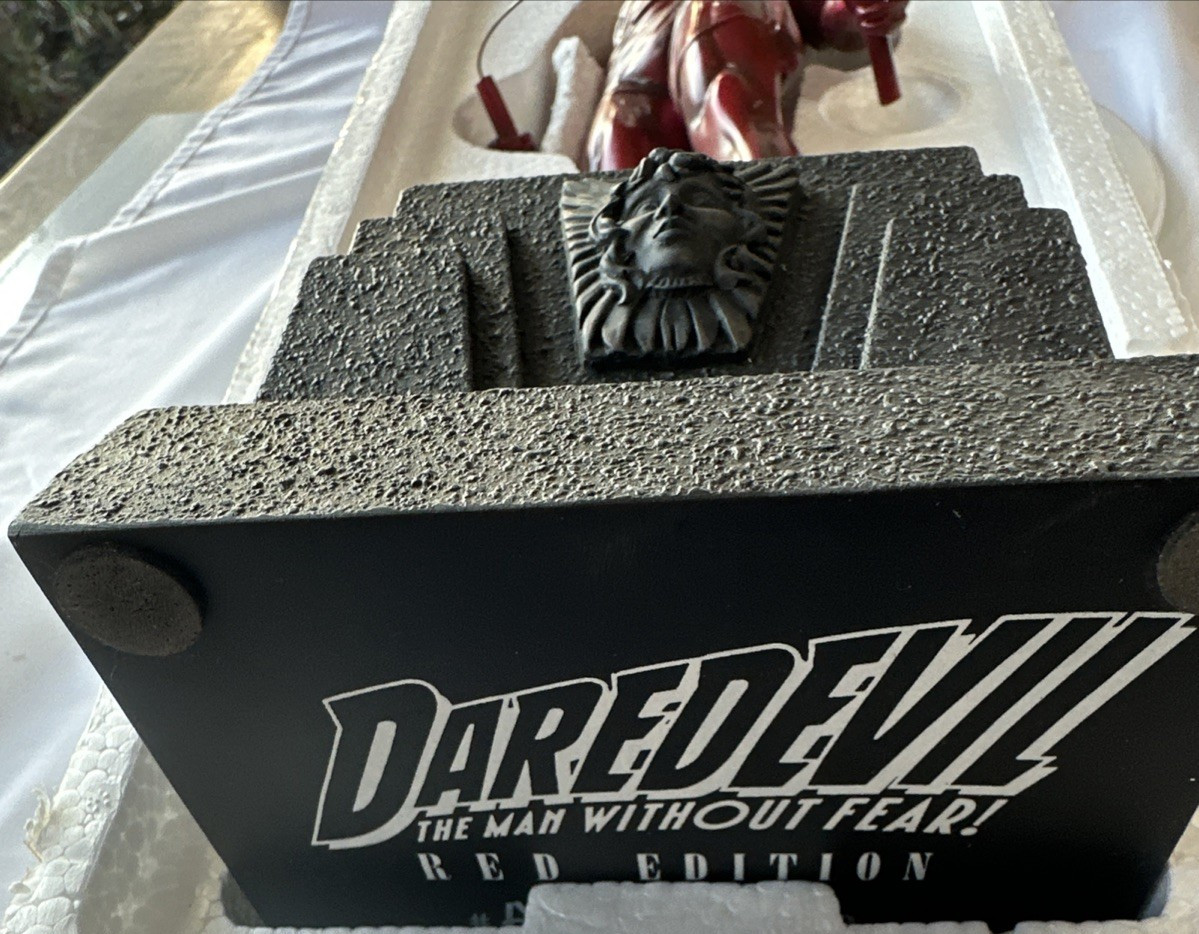 SIGNED!Set of Two Number 1s. MARVEL BOWEN DAREDEVIL THE MAN WITHOUT FEAR (S6)