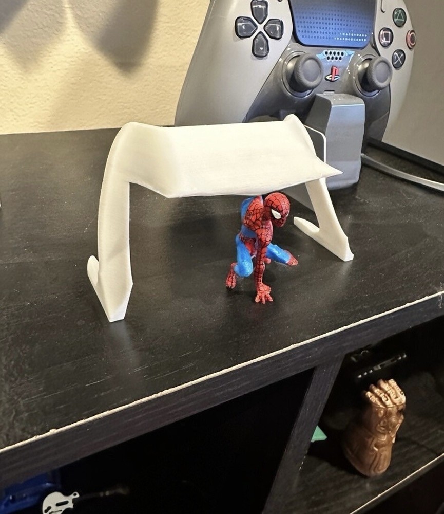 Spider-Man Controller Stand (Lifting Up Dualsense) Hand-Painted PS5 Display
