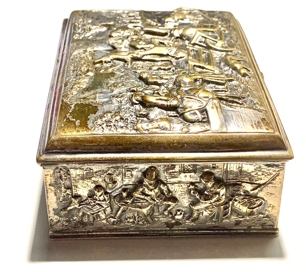 BEAUTIFUL - Vintage Dutch 833 Silver Repousse Box