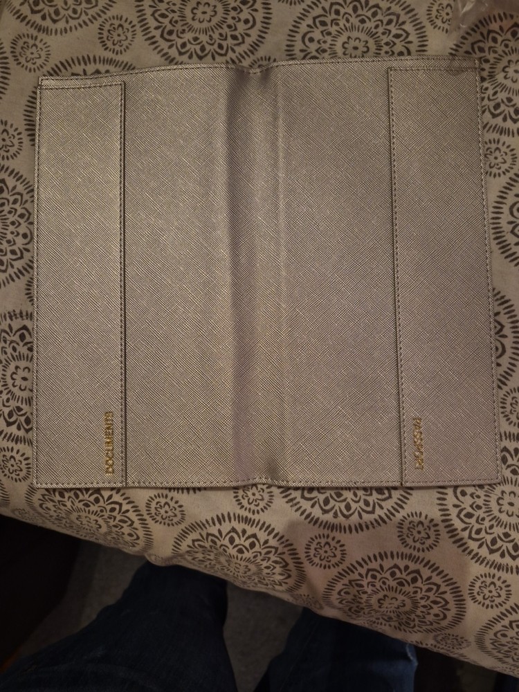“katie Loxton” Passport Holder
