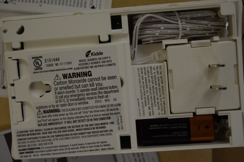 Kidde Carbon Monoxide Detector, Plug In Wall with 9-Volt Battery, 2 Pack, New