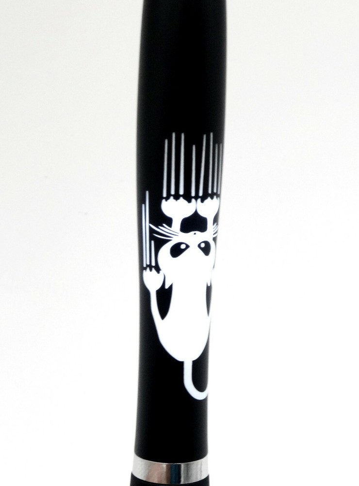 Lighted cat scratching ink pen