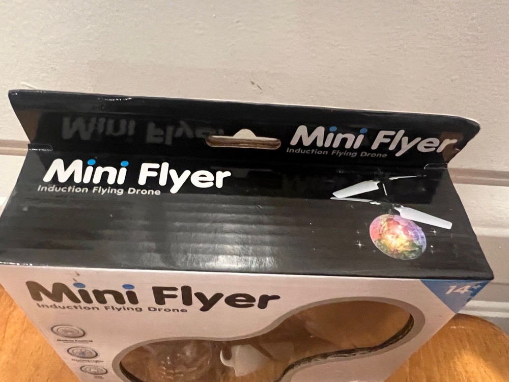 MINI FLYER INDUCTION FLYING DRONE RTF USB CHARGE MULTI COLOR MOTION CONTROL TOY