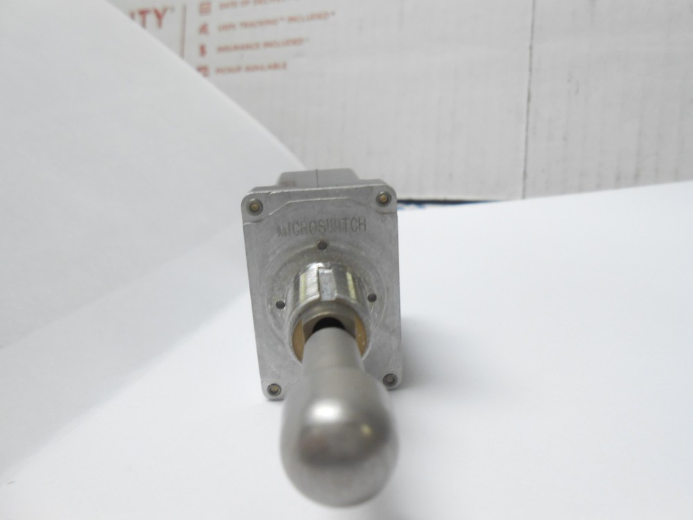 MS24659-24E MICROSWITCH TOGGLE SWITCH, 115VAC @ 15A / 28VDC @ 20A / OFF-ON NOS