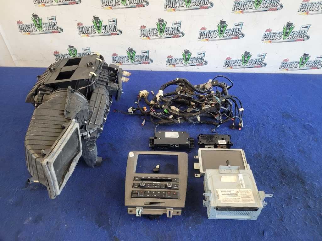 2011 Ford Mustang GT Info-GPS-TV Screen Front Dash Navigation Shaker 2807