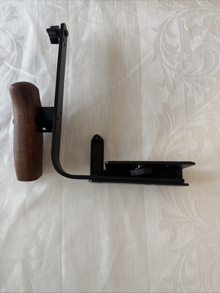 STROBOFRAME RL/C Camera Flash Bracket Designed For 35mm & 645 Cameras