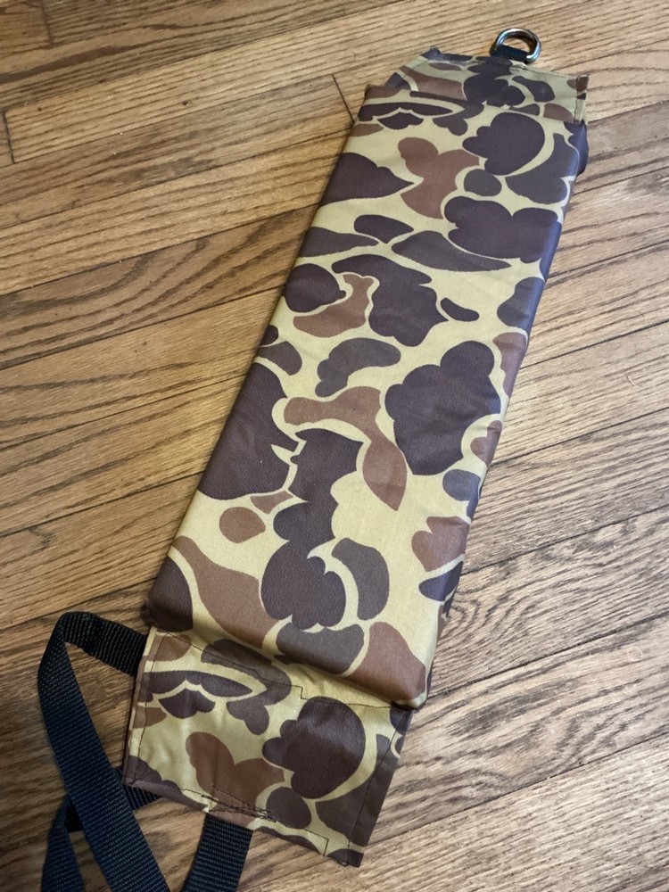 Back cushion with attached straps, camo, 15x6x1", rectangular