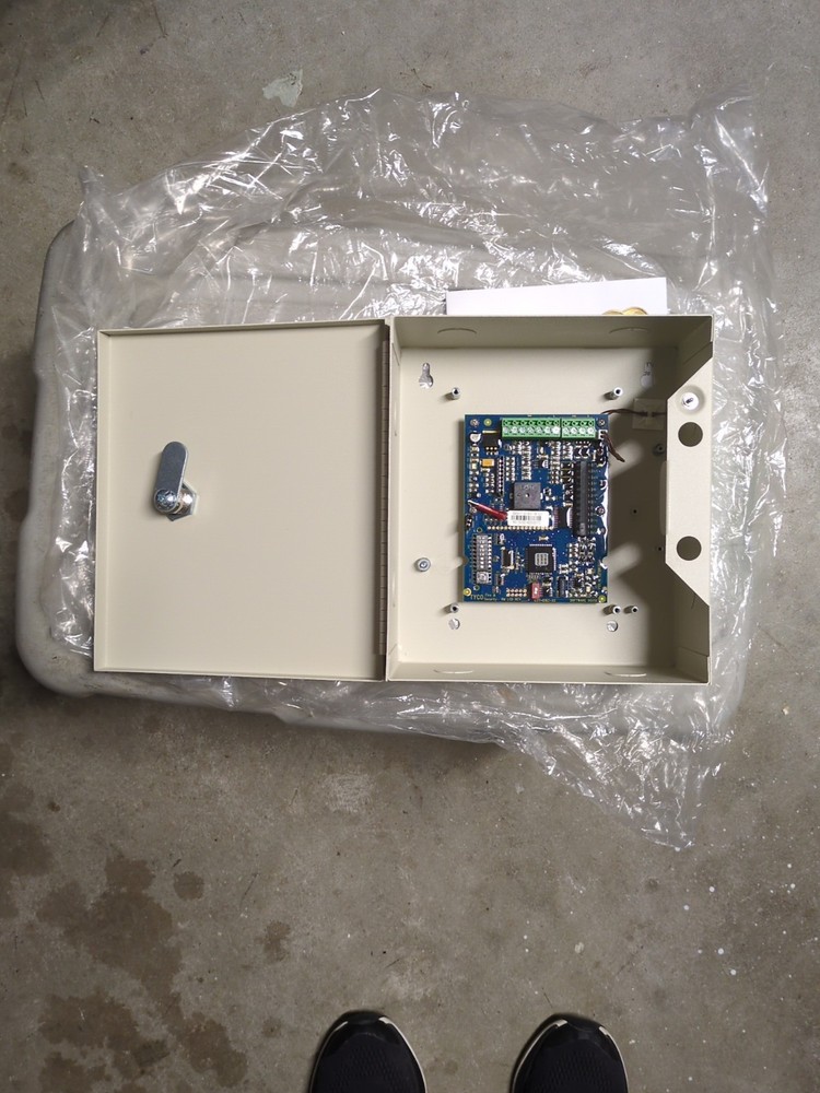 Software House Rm-4TE Can With RM-4T & Tamper Switch Board