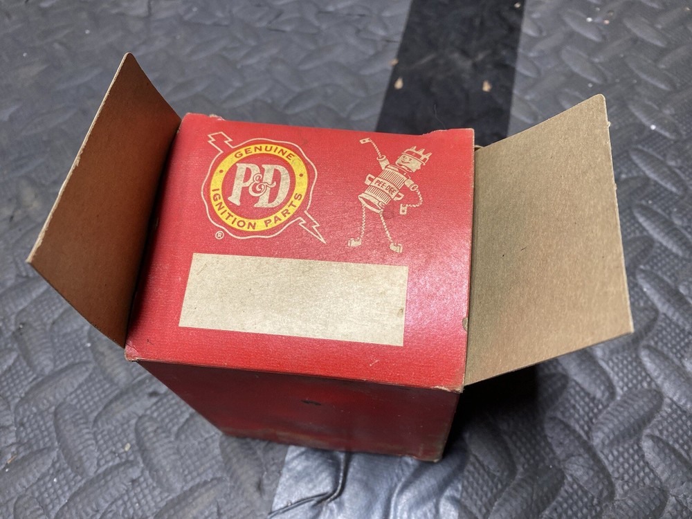 NOS P & D Bendix Distributor Cap AU-110