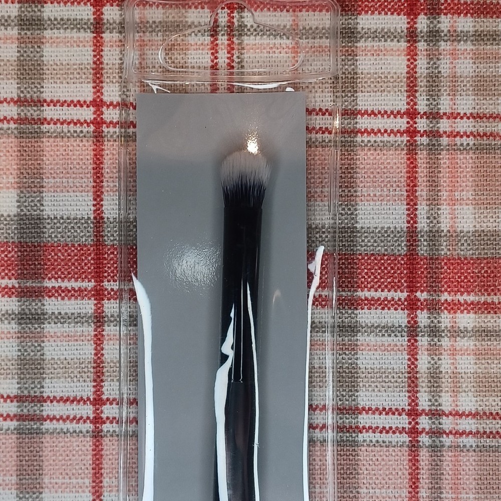 Studio Selection Blending Eyeshadow Brush