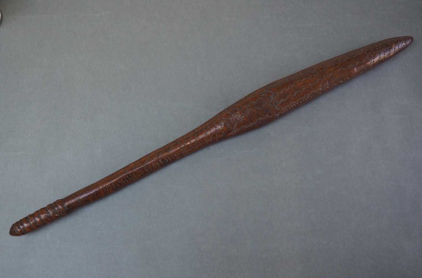 FINE ANTIQUE AUSTRALIAN ABORIGINAL TRIBAL ART CARVED WOODEN NULLA NULLA LEANGLE