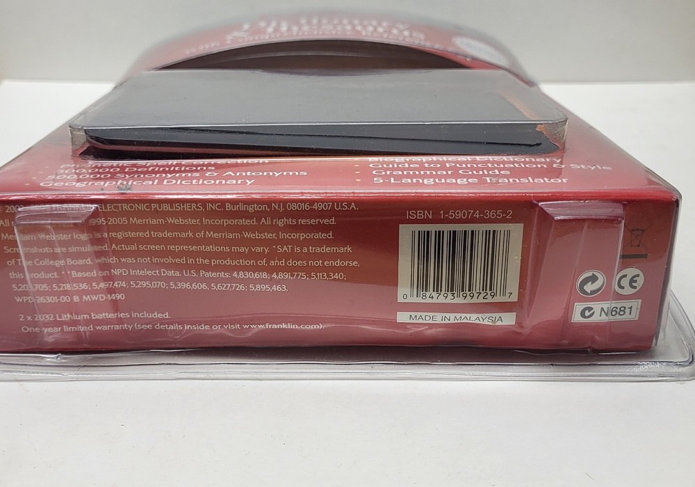 Franklin Dictionary & Thesaurus with Comprehensive Reference Set MWD-1490