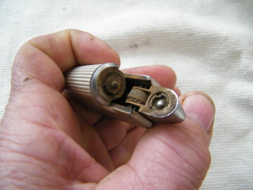 Ronson Varaflame butane cigarette lighter