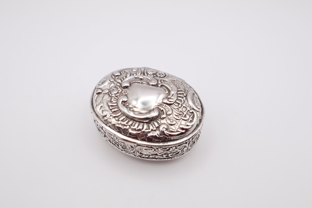 Charming Antique Solid Silver Repousse Small Oval Trinket Box Birmingham 1900