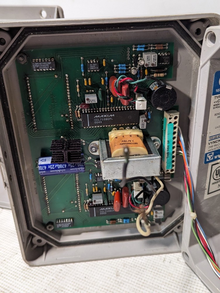 Scaletron 2350 Digital Dual Cylinder Scale Controller