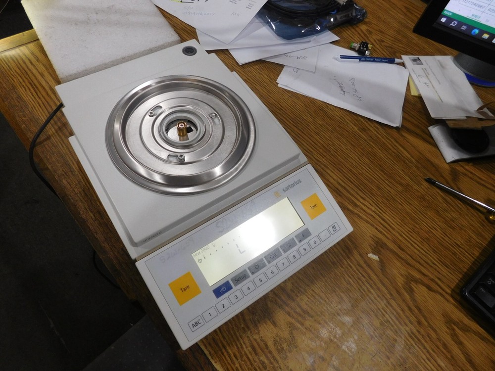 Sartorius Model:  LP3200D  Scale withYAC01LP  Display Unit.  No AC Adapter