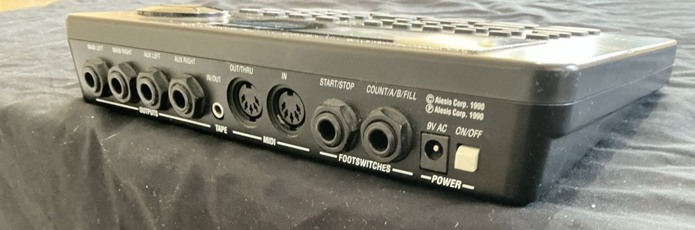 Alesis SR-16 Digital Drum Machine Sampler Sequencer Black 12 Pads Battery FX