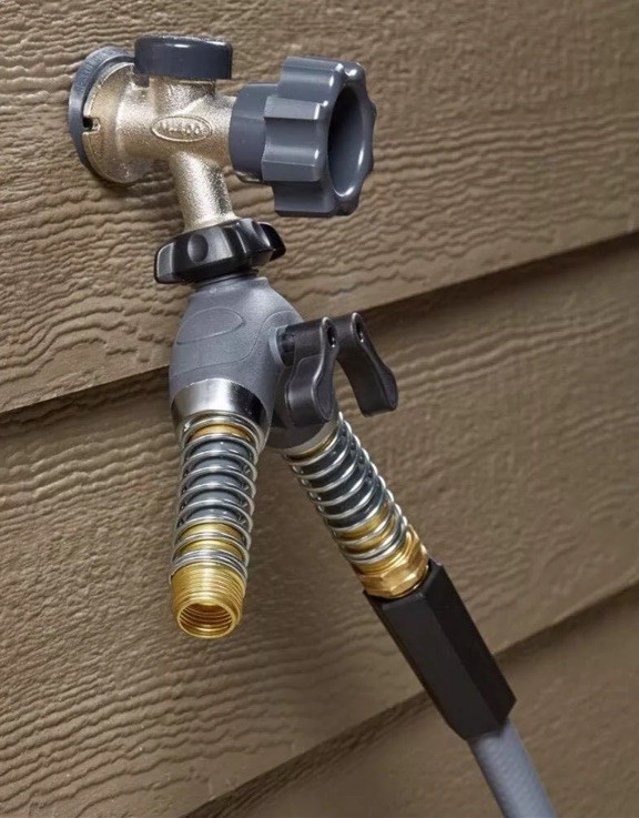 Gilmour High Flow Faucet Adapter, 2 Outlets 457-026