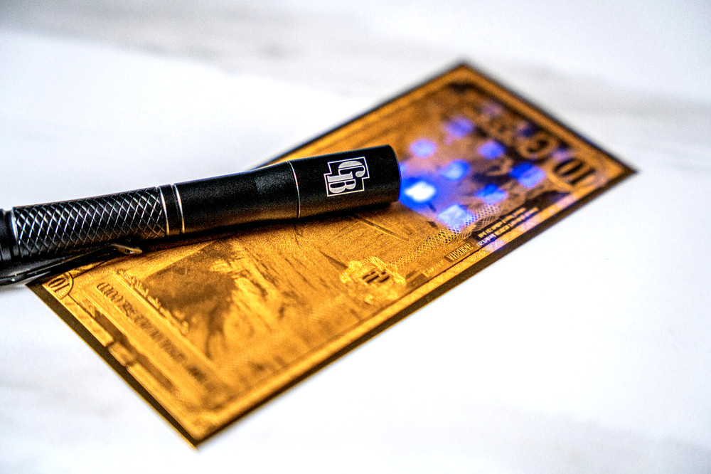 OFFICIAL GOLDBACK 24K GOLD NOTE UV PENLIGHT AUTHENTICATOR