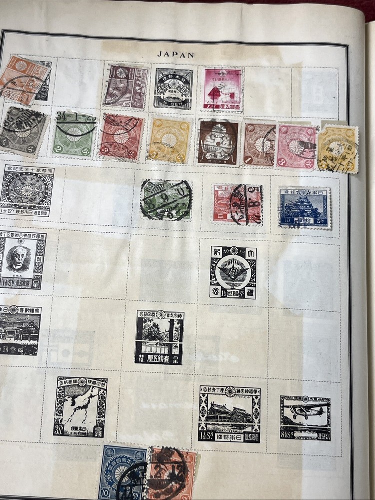 VINTAGE 1935 SCOTT MODERN POSTAGE STAMP ALBUM 900+ FOREIGN STAMPS