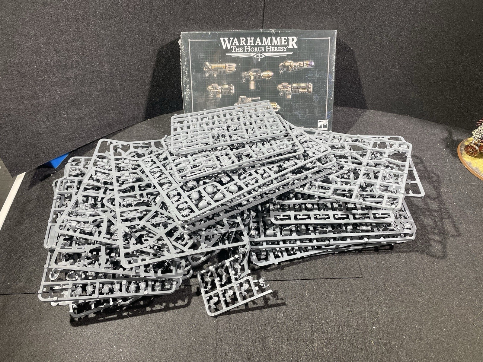 Warhammer 30k / Horus Heresy Space Marine Legionaires bits Lot & Special Weapons