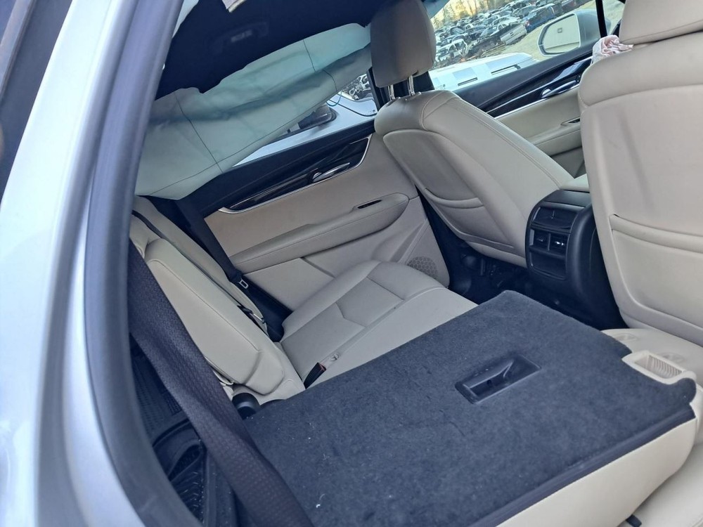 XT5 2019 Glove Box 4901593