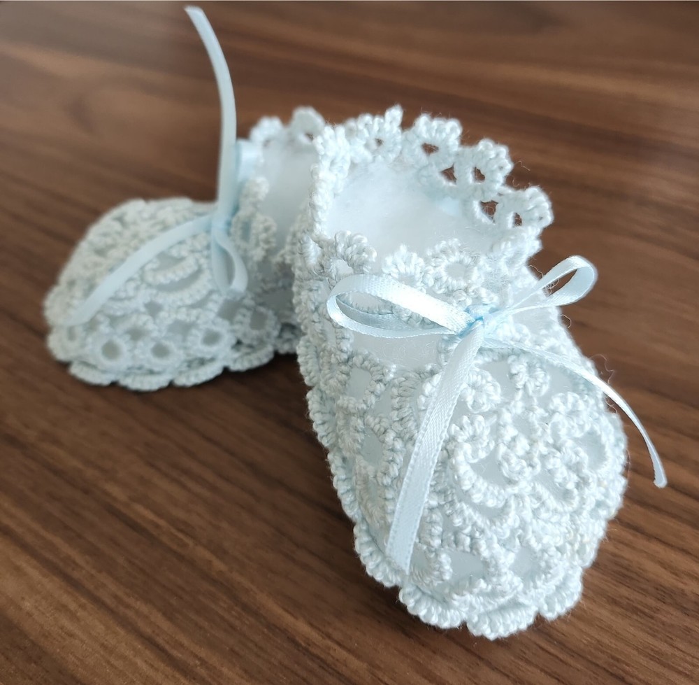 Frivolite booties