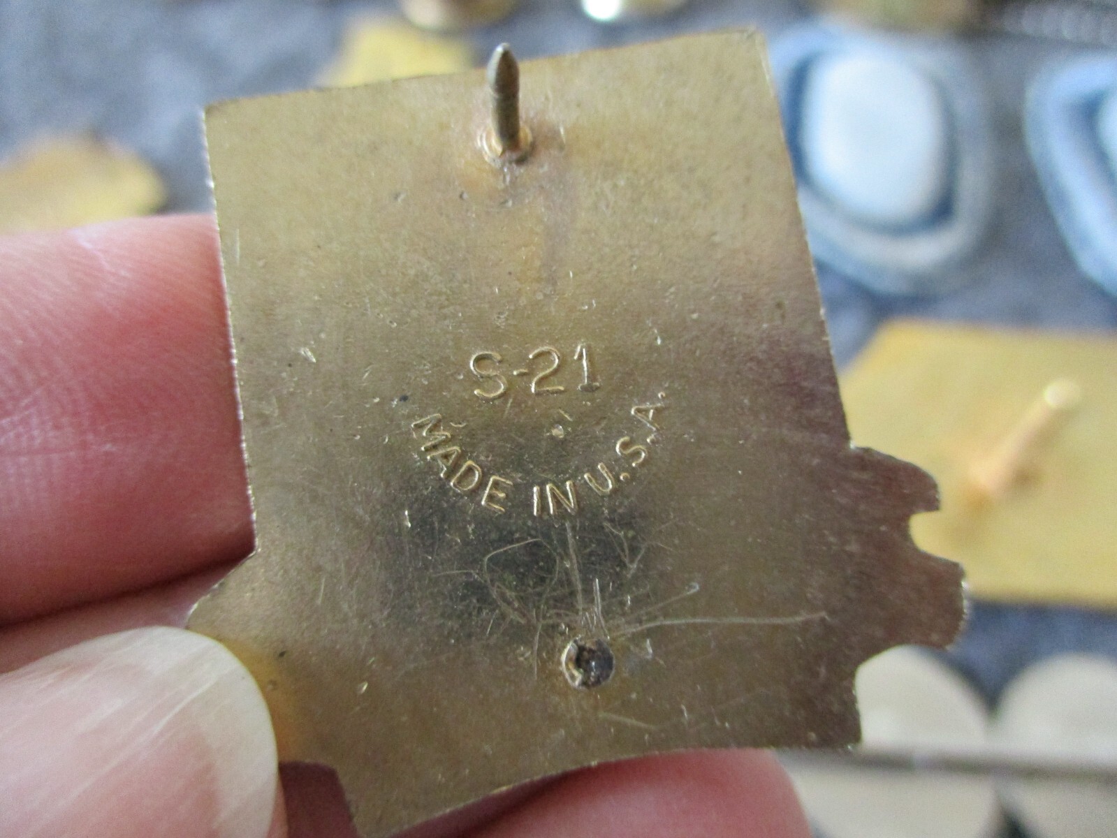 WWII/KOREA/VIETNAM PINS BADGES PATCHES BUCKLES++ - OVER 180+