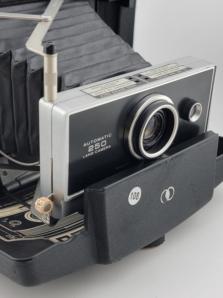 Vintage Polaroid Automatic 250 Land Camera w/ Case, Strap, Untested