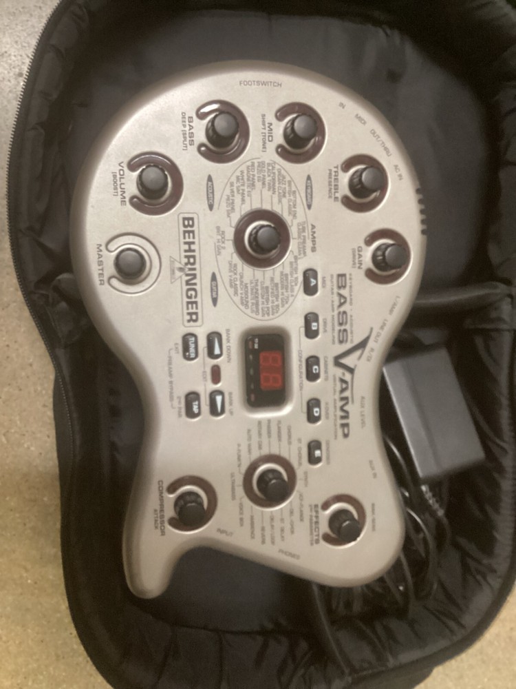 Behringer Bass V-Amp Multi Effect Pedal Amplifier Simulator with Charger & Case
