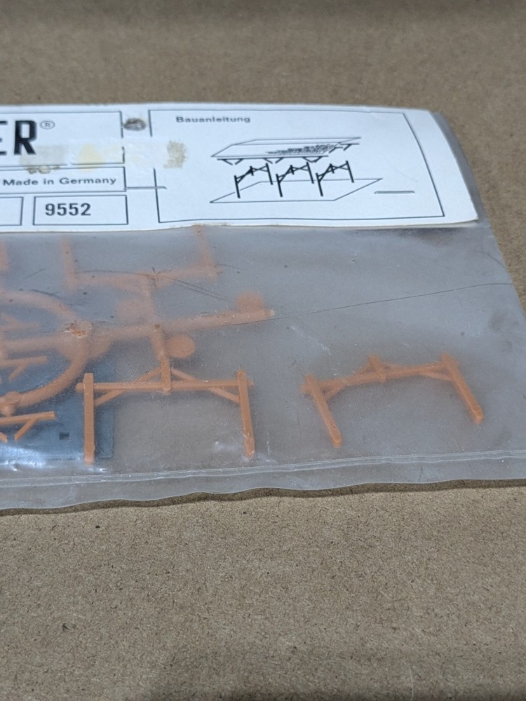 Preiser - #9552 - N Scale - Open Shed/Pens - NOS