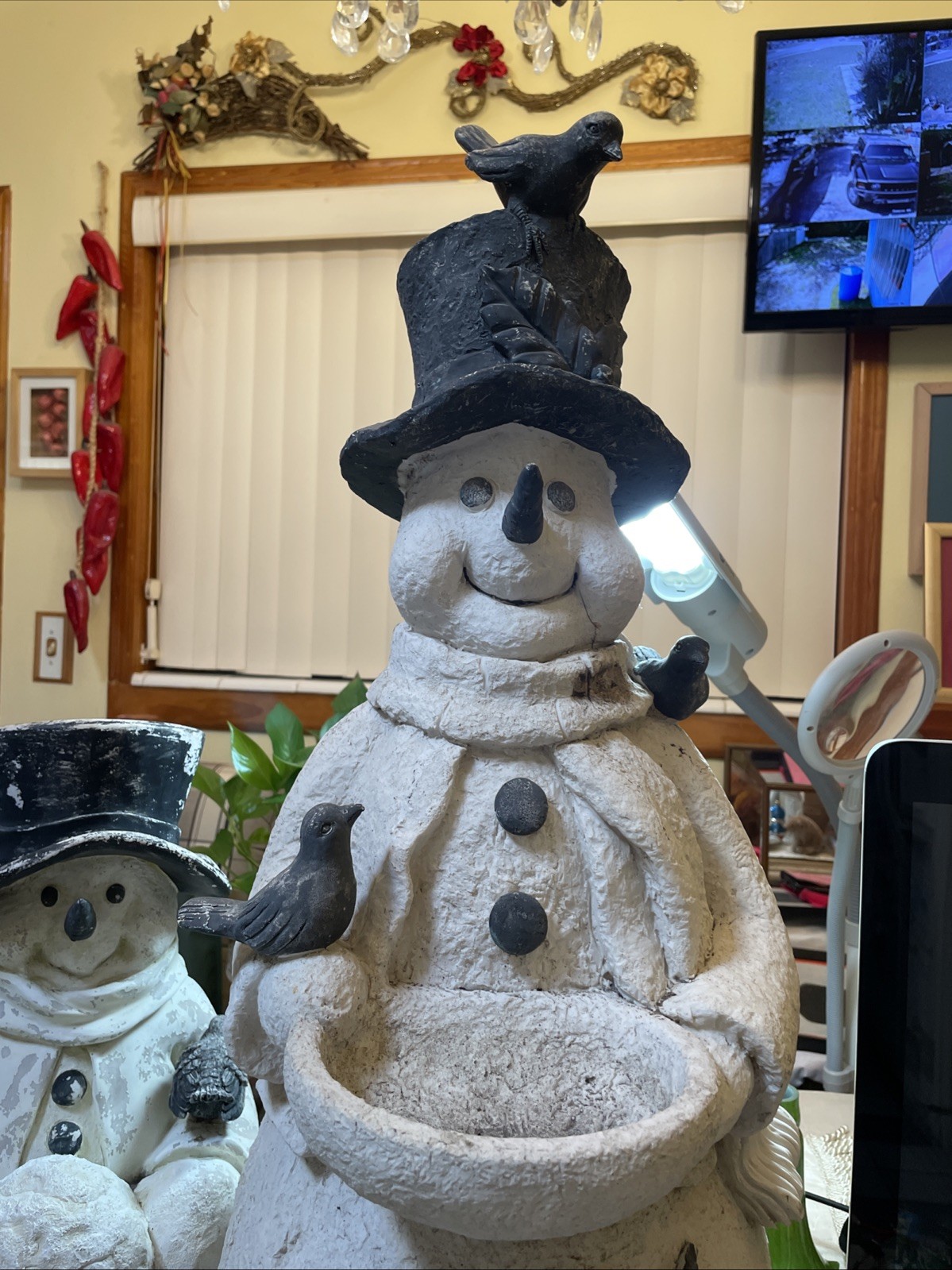 Christmas Snowman Bird Feeders Black Birds Fiberglass Mix Materials Beautiful 2