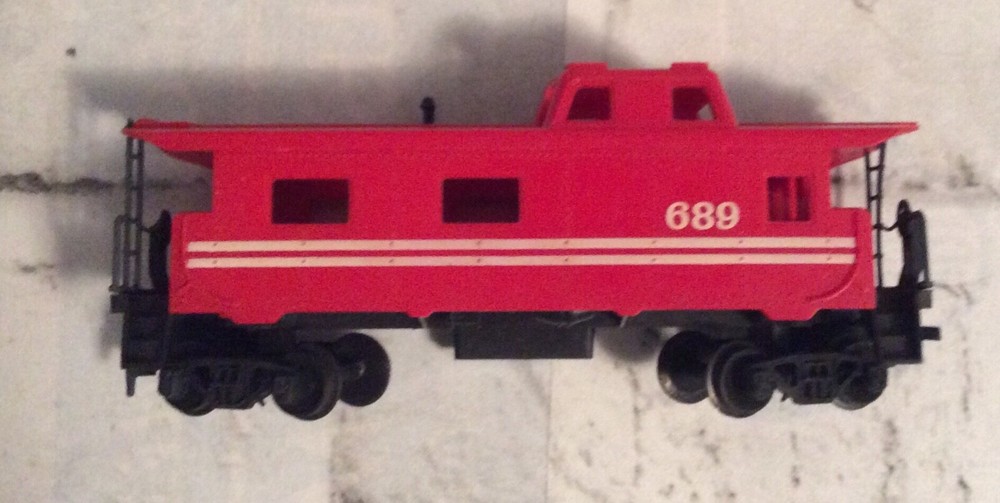 HO Scale "689" Freight Train Caboose Car