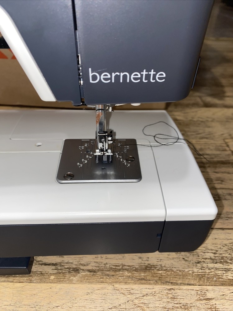 Bernette 33 Swiss Design Sewing Machine