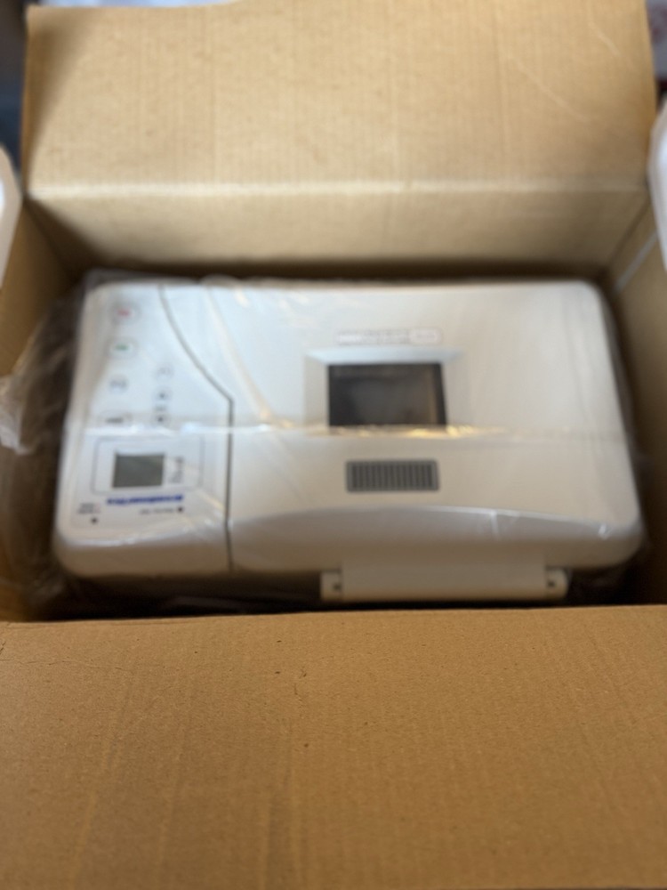 Breadman Pro Bread Maker TR777SPR 2 lb Automatic Loaf Machine White- Open Box