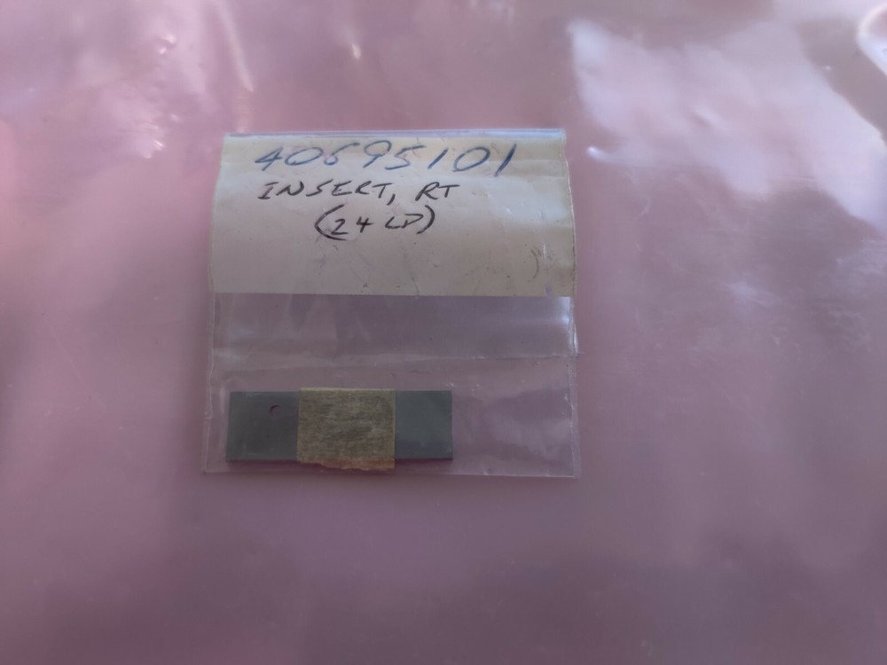 Universal Instruments Insert, Right (24 Ld) 40695101