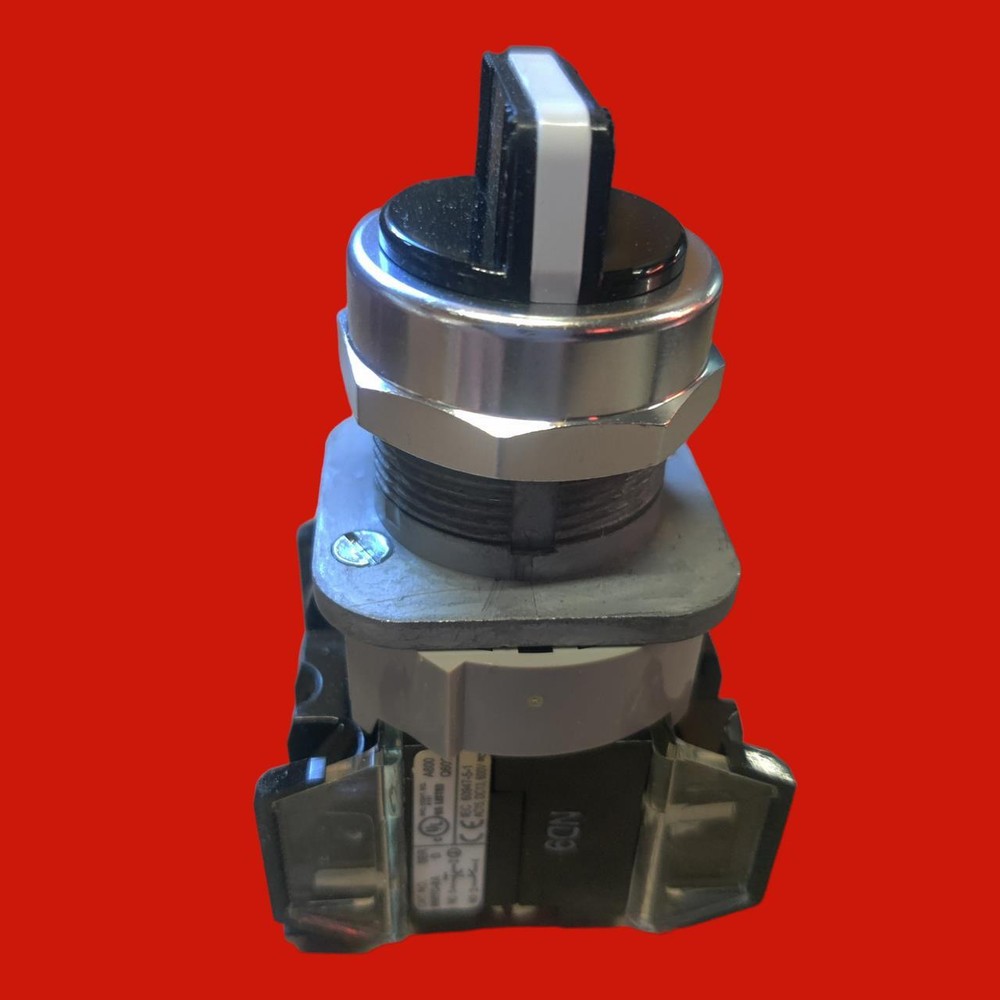 Allen Bradley 800TC-J5KE7B 30mm Selector Switch