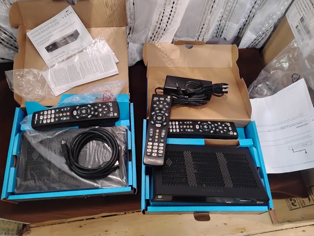 2X ARRIS Shaw Direct HD DVR Receiver Model HDDS800 w/ Remote & box