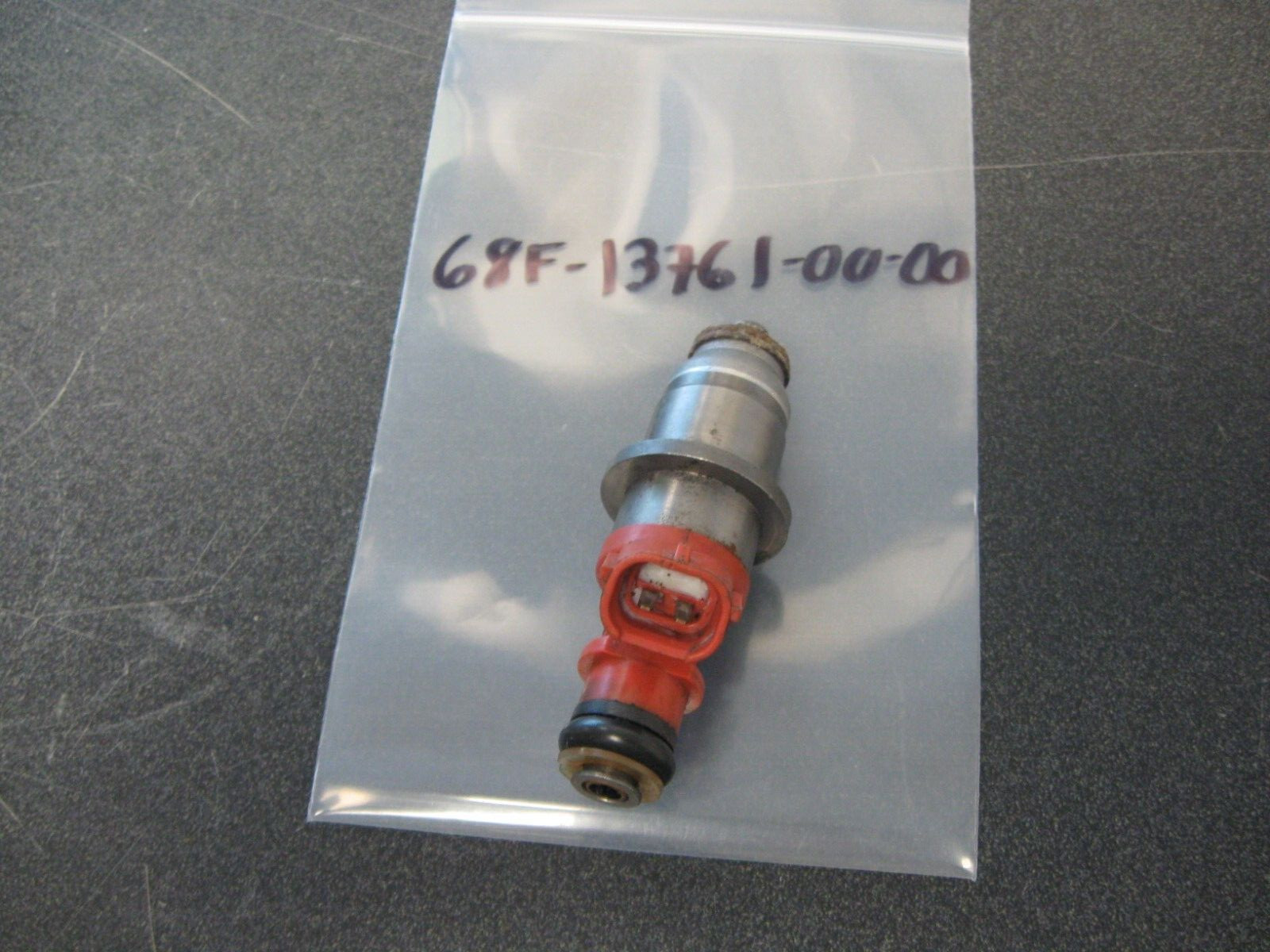 Yamaha Outboard 68F-13761-00-00 06 Z200 Fuel Injector Assy BIN0366