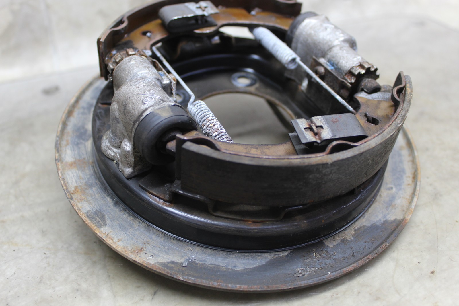 89-98 Yamaha Big Bear 350 93-98 Kodiak 400 Left Front Brake Drum Backing Plate