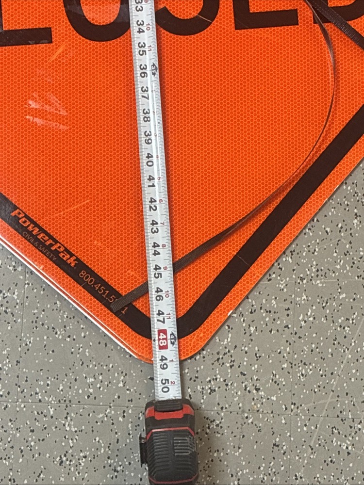 RIGHT SHOULDER CLOSED Reflective Metal Sign