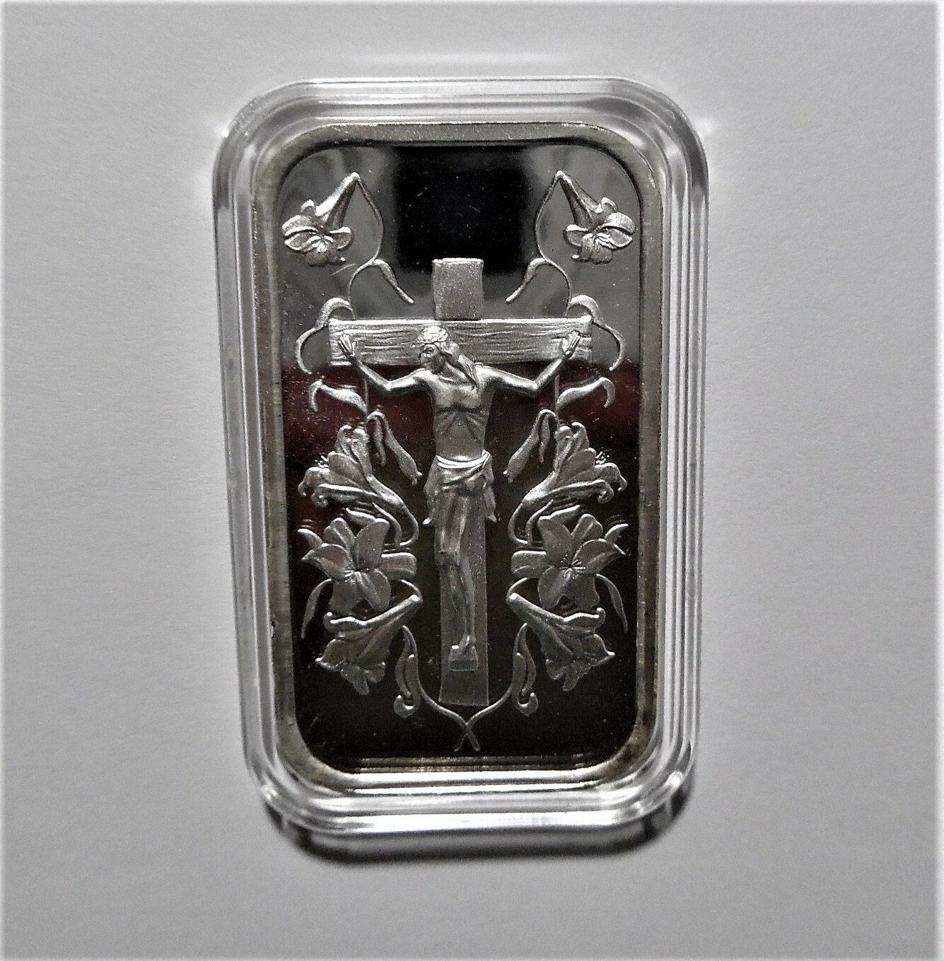1oz JESUS ON THE CROSS .999 SILVER BAR ~ SEALED IN A HARD PLASTIC AIR-TITE CASE!