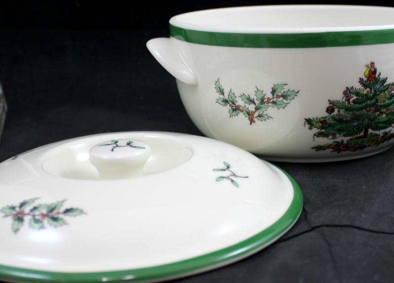 Spode Christmas Tree Round 1 Quart Casserole Dish S3324