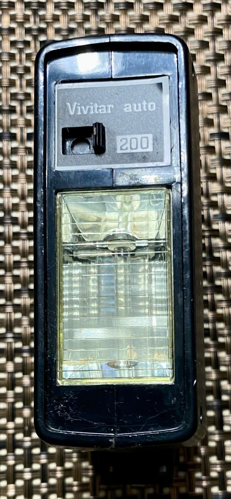 Vivitar Auto 200 Flash with Case, Tested With Battery and Powers On