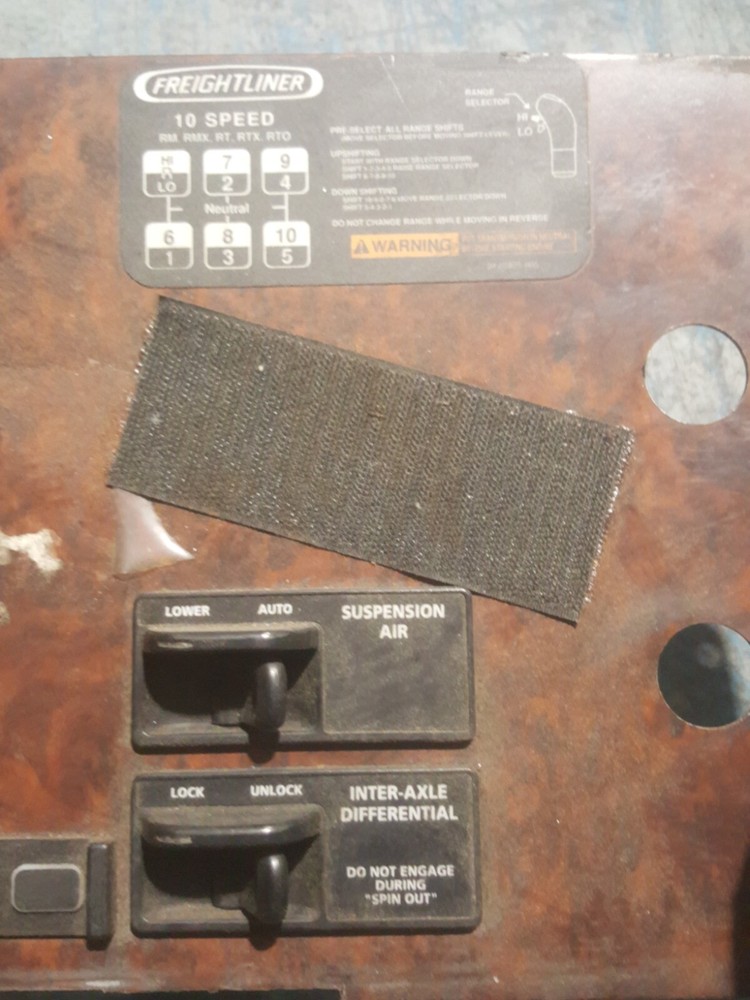FREIGHTLINER DASHBOARD PANEL CLUSTER A06-40924-000 / N48735